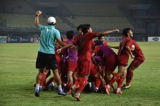 Laos dan Malaysia bakal berlaga di final Piala AFF U-19 2022, setelah mengalahkan Vietnam dan Thailand (foto/int)